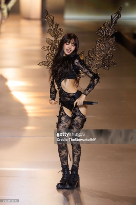 Lisa_-_Victoria_s_Secret_Fashion_Show_Performance_2024_2812129.jpg