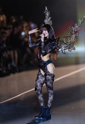 Lisa_-_Victoria_s_Secret_Fashion_Show_Performance_2024_2816229.jpg