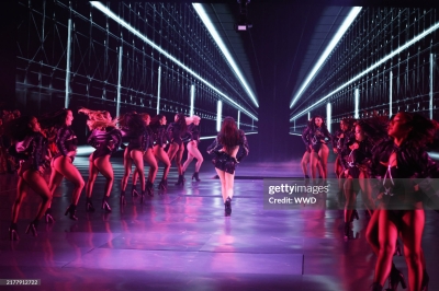 Lisa_-_Victoria_s_Secret_Fashion_Show_Performance_2024_282929.jpg