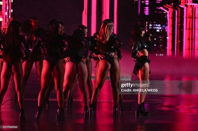Lisa_-_Victoria_s_Secret_Fashion_Show_Performance_2024_284529.jpg