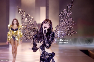 Lisa_-_Victoria_s_Secret_Fashion_Show_Performance_2024_284829.jpg