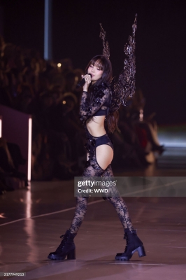 Lisa_-_Victoria_s_Secret_Fashion_Show_Performance_2024_284929.jpg