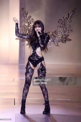 Lisa_-_Victoria_s_Secret_Fashion_Show_Performance_2024_285029.jpg