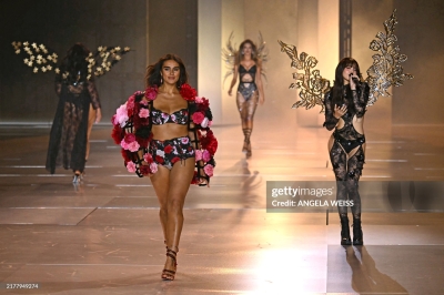 Lisa_-_Victoria_s_Secret_Fashion_Show_Performance_2024_285329.jpg