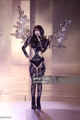 Lisa_-_Victoria_s_Secret_Fashion_Show_Performance_2024_285929.jpg