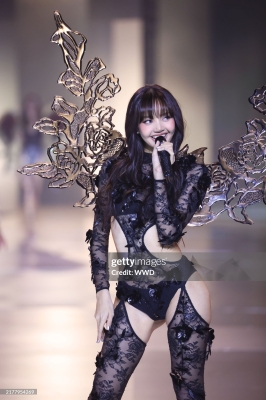 Lisa_-_Victoria_s_Secret_Fashion_Show_Performance_2024_286029.jpg