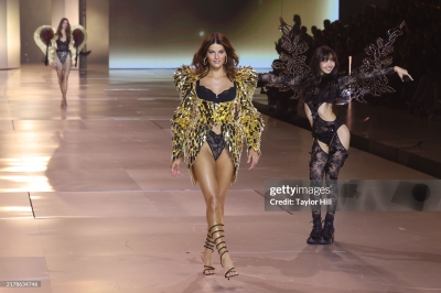 Lisa_-_Victoria_s_Secret_Fashion_Show_Performance_2024_287129.jpg