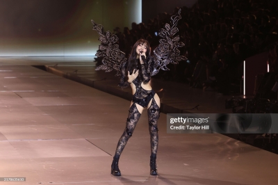 Lisa_-_Victoria_s_Secret_Fashion_Show_Performance_2024_287829.jpg