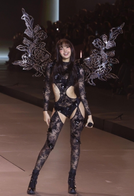 Lisa_-_Victoria_s_Secret_Fashion_Show_Performance_2024_28829.jpg
