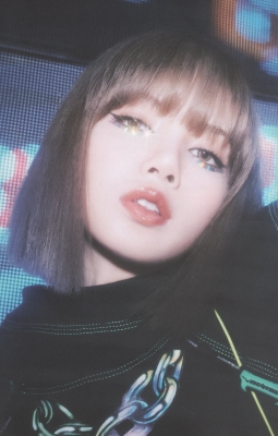 LALISA_-_PB_Black_Version_283729.jpg