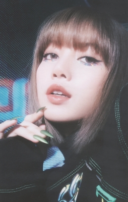 LALISA_-_PB_Black_Version_283929.jpg