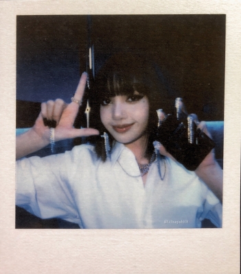LALISA_-_Polaroids_28329.jpg