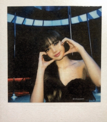 LALISA_-_Polaroids_28529.jpg