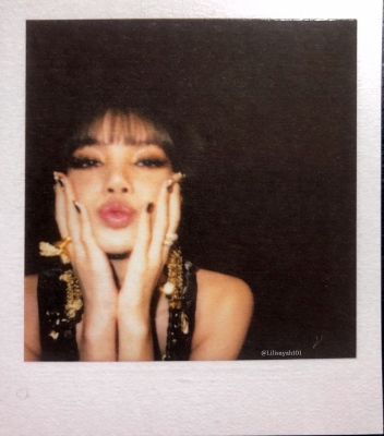 LALISA_-_Polaroids_28629.jpg