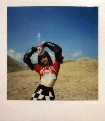 LALISA_-_Polaroids_28729.jpg